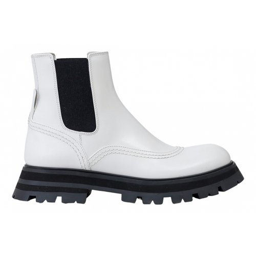 Pre-owned Alexander Mcqueen Patent Leather Ankle Boots In White