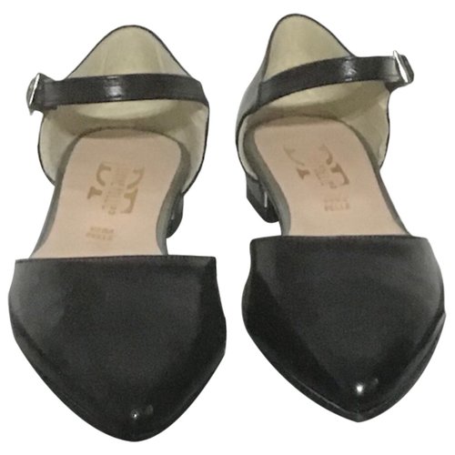 Pre-owned Divine Follie Leather Ballet Flats In Black
