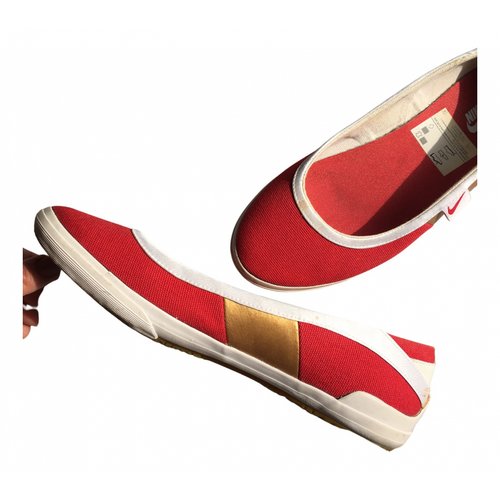 Pre-owned Nike Cloth Ballet Flats In Red