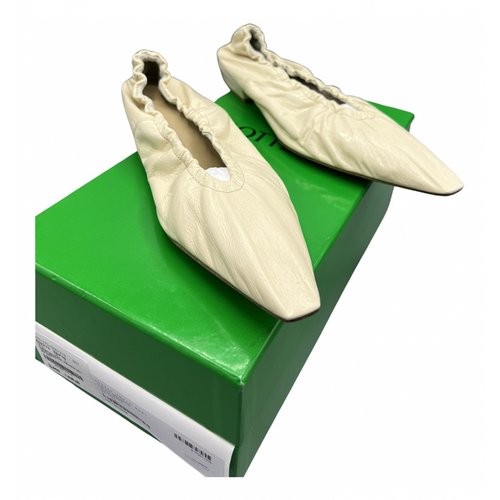 Pre-owned Bottega Veneta Patent Leather Ballet Flats In White