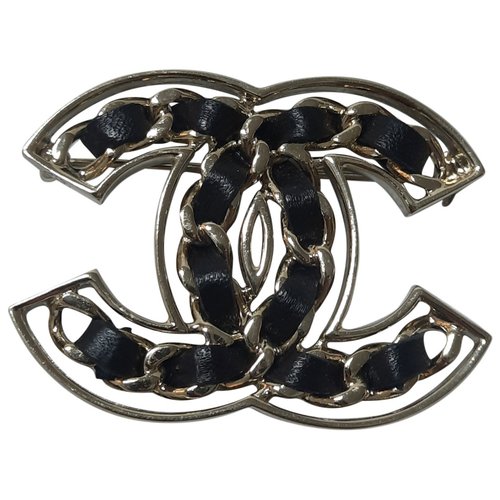 Pre-owned Chanel Cc Leather Pin & Brooche In Black