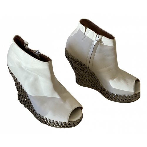 Pre-owned Jeffrey Campbell Leather Open Toe Boots In White