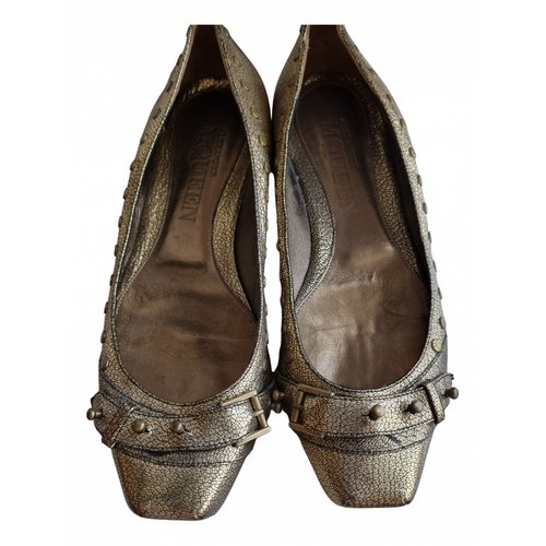 Pre-owned Alexander Mcqueen Leather Ballet Flats In Gold