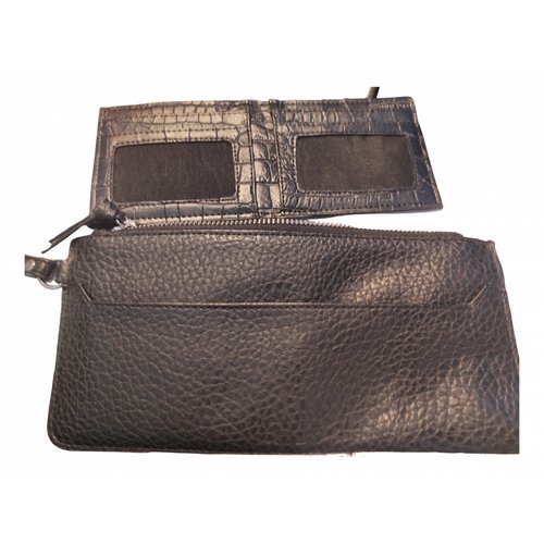 Pre-owned Pepe Jeans Leather Clutch Bag In Black