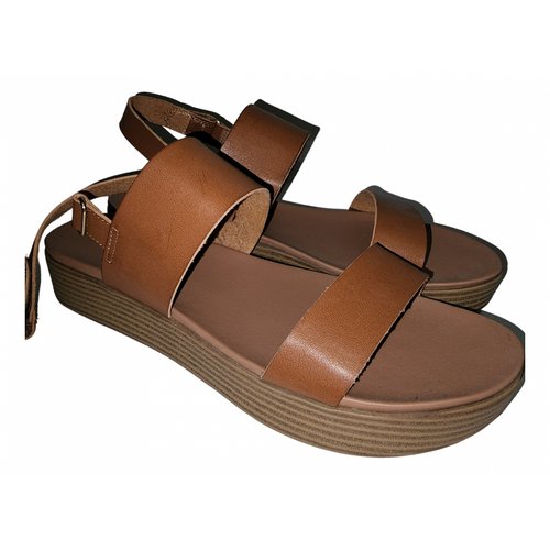 Pre-owned Steve Madden Leather Sandal In Brown