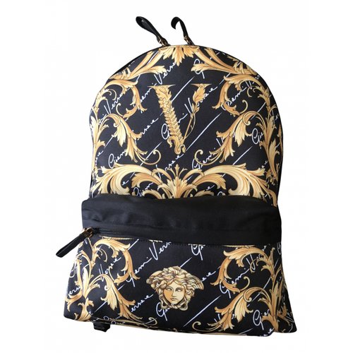 Pre-owned Versace Bag In Gold