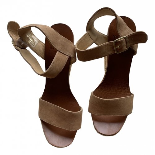 Pre-owned Baltarini Sandals In Camel