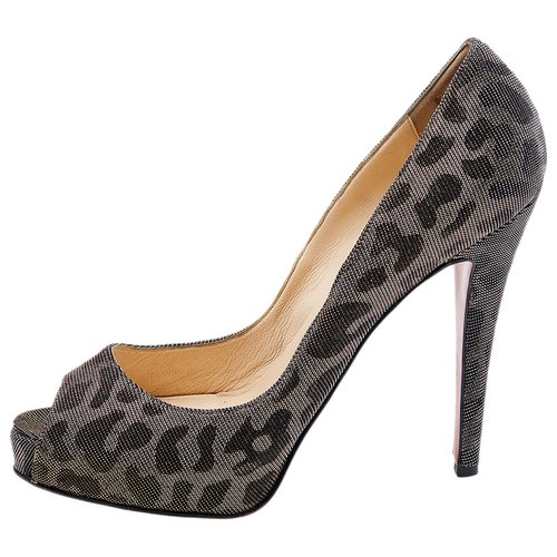 Pre-owned Christian Louboutin Cloth Flats In Metallic