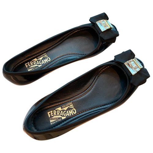 Pre-owned Ferragamo Patent Leather Ballet Flats In Black