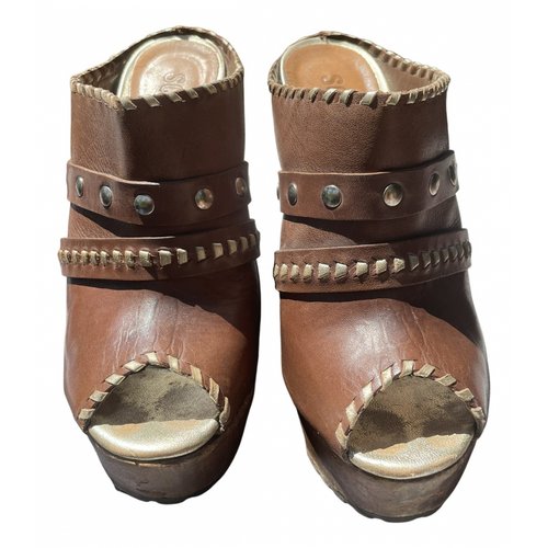 Pre-owned Schutz Leather Mules & Clogs In Brown