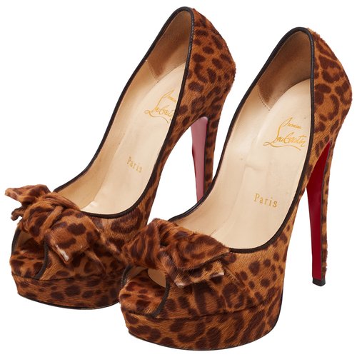 Pre-owned Christian Louboutin Cloth Flats In Brown