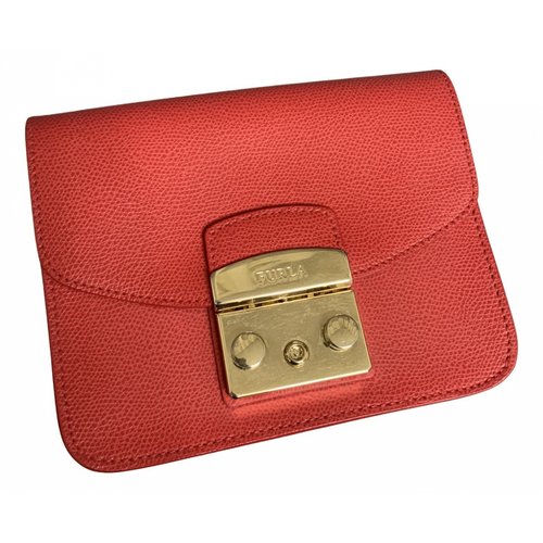 Pre-owned Furla Metropolis Leather Clutch Bag In Red