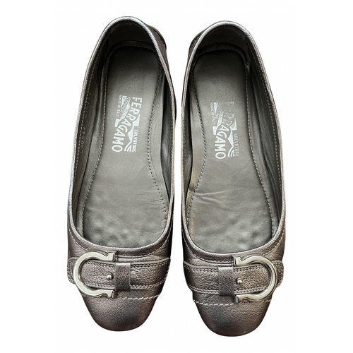 Pre-owned Ferragamo Leather Ballet Flats In Silver