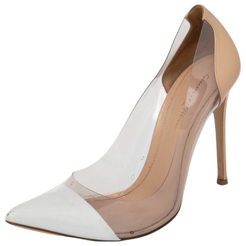 Pre-owned Gianvito Rossi Leather Flats In Beige