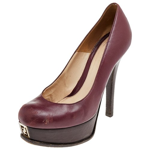 Pre-owned Fendi Leather Flats In Burgundy