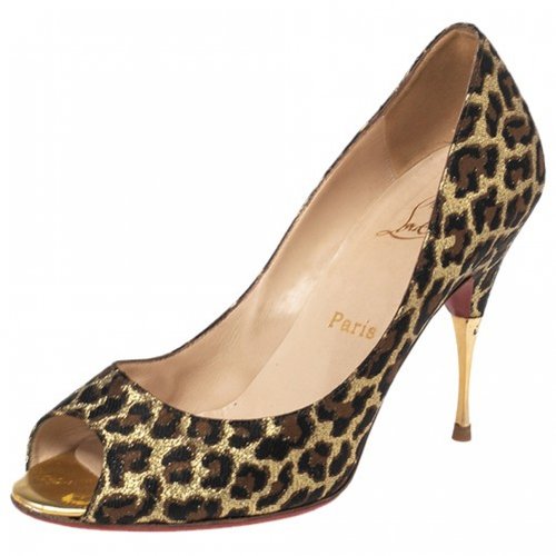Pre-owned Christian Louboutin Cloth Flats In Gold