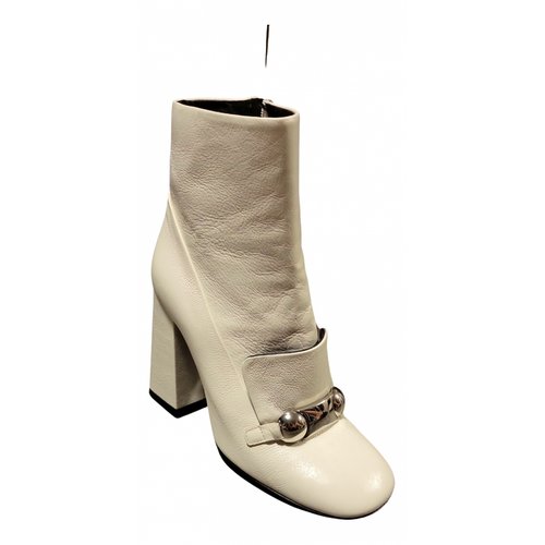 Pre-owned Burberry Leather Ankle Boots In White