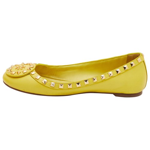 Pre-owned Tory Burch Leather Flats In Yellow