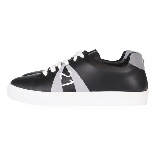 Pre-owned N°21 Leather Trainers In Black