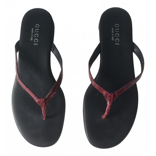 Pre-owned Gucci Leather Flip Flops In Burgundy