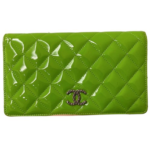 Pre-owned Chanel Leather Wallet In Green