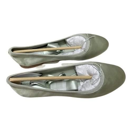 Pre-owned Tory Burch Cloth Ballet Flats In Green