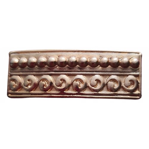 Pre-owned Loewe Pin & Brooche In Gold