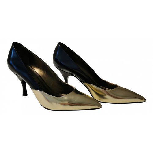 Pre-owned Lanvin Patent Leather Heels In Gold